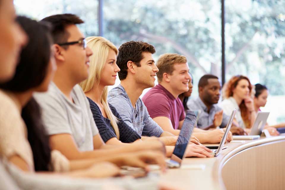 Studierende im Hörsaal