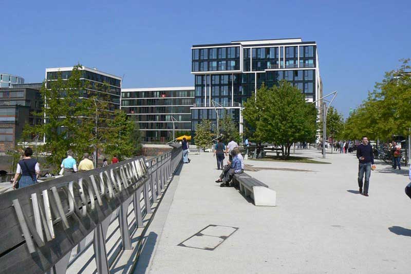 Die Hamburger Hafencity mit dem Gebäude der MSH