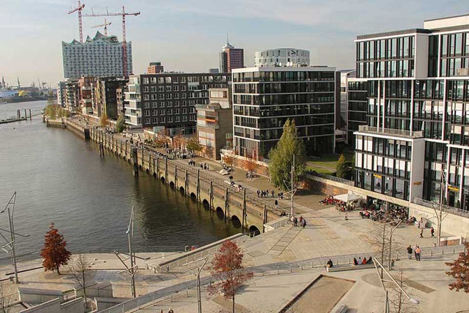 Außengelände der BSP Berlin – Campus Hamburg