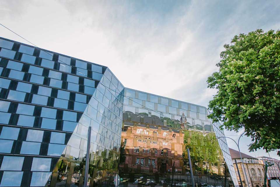 Bibliotheksgebäude von außen